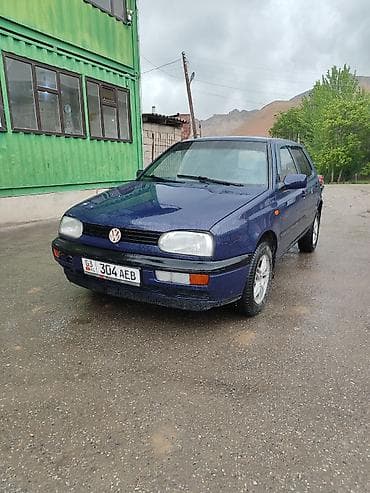 Унаа: Volkswagen Golf: 1995 г., 1.8 л, Кол менен иштөөчү, Бензин, Хетчбек — 3