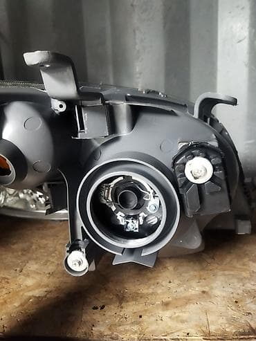 spark 7: Комплект передних фар Toyota 2001 г., Новый, Аналог, Китай — 3