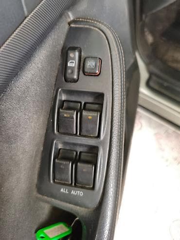 Toyota Avensis: 2004 г., 1.8 л, Кол менен иштөөчү, Бензин, Универсал — 3