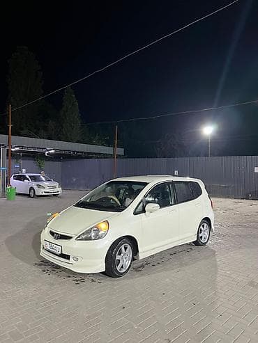 beta ff: Honda Fit: 2001 г., 1.3 л, Автомат, Бензин, Хэтчбэк — 2