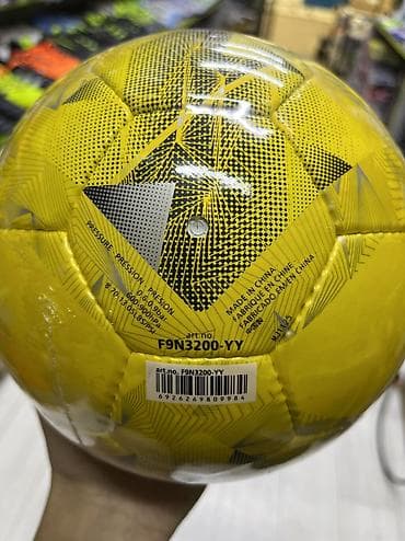 мяч: Футбольный мяч Molten, размер 4 (мини-футбол). Качественный и прочный — 4