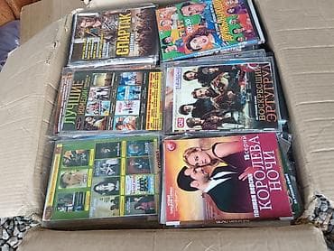CD, DVD диски: Большая коробка DVD-дисков с фильмами и сериалами на русском языке — 1