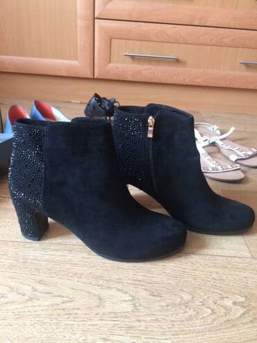 ! Много отличной женской обуви! 41-42 размер -черные замшевые