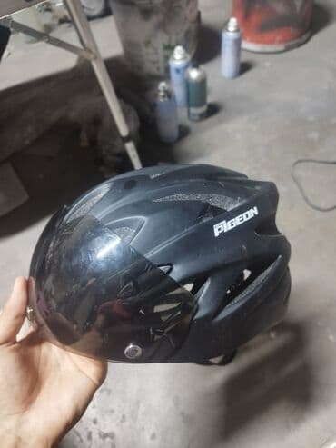 Шлем flying Pigeon состояние пыльное, мало поносили задний фонарь