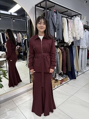 ex nihilo: Элегантное длинное платье бордового цвета с акцентом на бежевом — 4