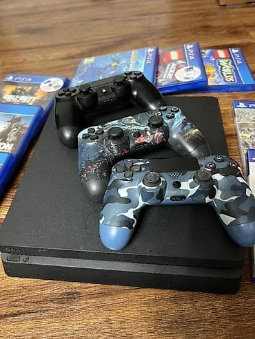 игровые консоли playstation 4: PlayStation 4 Slim 512 г (черная) + 3 беспроводных контроллера — 1