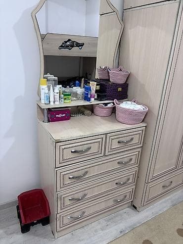 Балдар эмереги: Уктоочу бөлмө гарнитуру, Колдонулган, Эки кишилик керебет, Шкаф, Комод, Өзү алып кетүү, түсү - Саргыч боз — 5