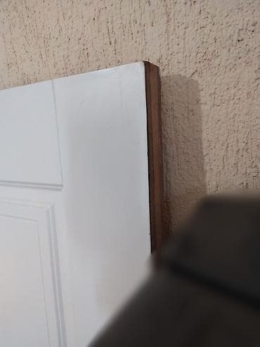 замок дома: Продается дверь под реставрацию. Дверь новая, но в некоторых местах — 4