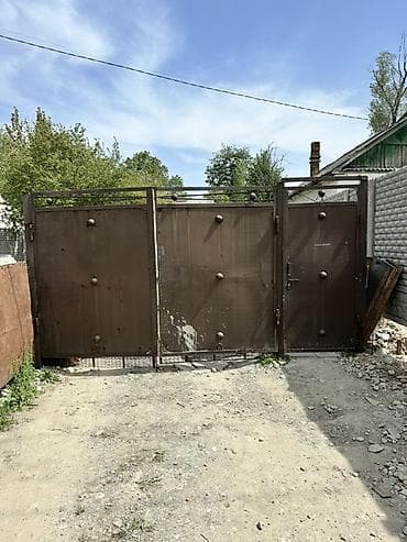 Металлические распашные ворота с калиткой - Конструкция
