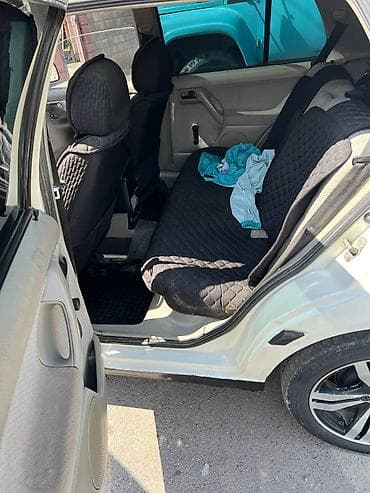 Volkswagen Vento: 1993 г., 1.8 л, Бензин, Седан
