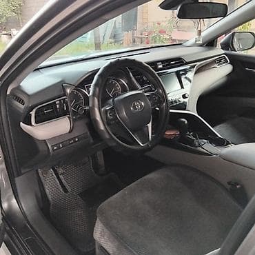 Транспорт: Toyota Camry: 2017 г., Бензин — 7