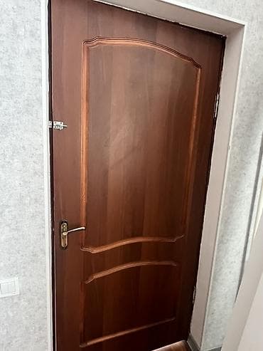 Межкомнатные двери, классический дизайн, оттенок тёплый орех. БУ