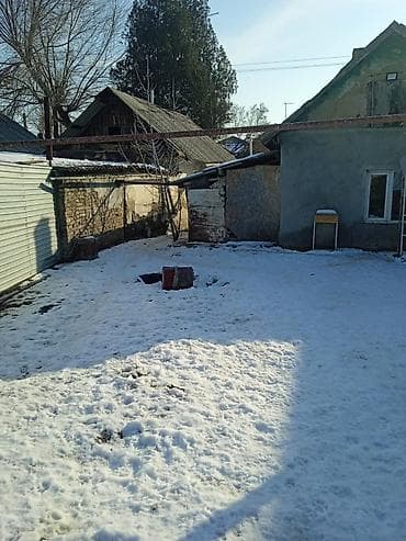 Дома: Земельный участок 7 соток, село Ленинское. На участке стоит старый дом — 5