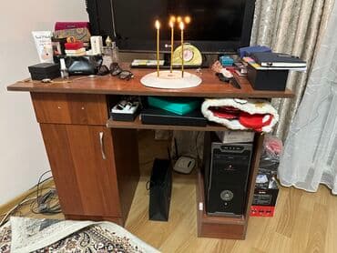 Компьютерный стол, С полками