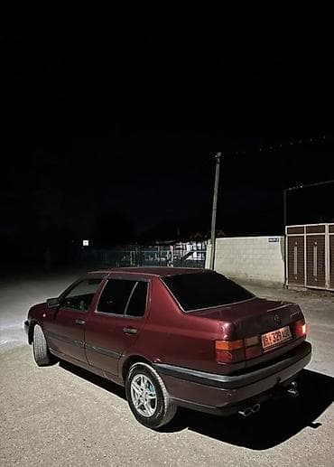 Volkswagen: Volkswagen Vento: 1993 г., 1.8 л, Механика, Бензин, Седан — 3