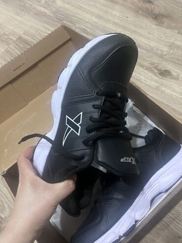 Кроссовки Xtep, чёрные с белой подошвой. Чистый оригинал ( не