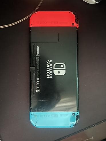 пле: Nintendo Switch с неоновыми Joy‑Con (синий/красный) - Гибридная — 2