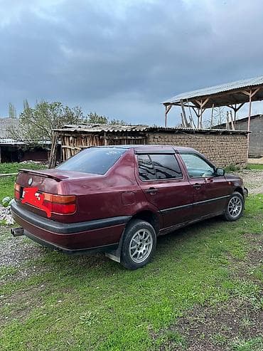 v klass: Volkswagen Vento: 1993 г., Седан — 3