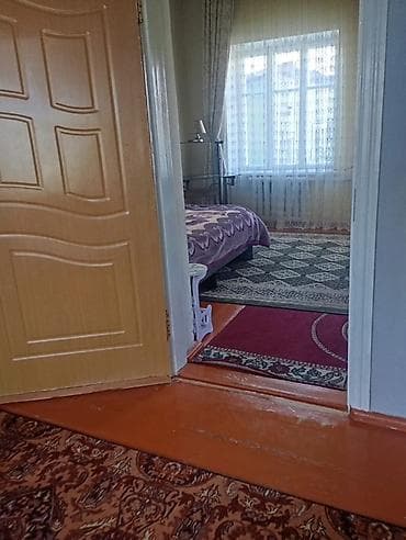 комм: Сдаётся просторный и светлый дом в центре города Чолпон-Ата. Дом — 10