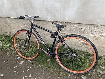 Велосипед требует ремонта. Переднему колесу нужна камера, задний