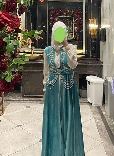 националь: Национальное платье в бирюзовом цвете с жемчужным декором. - Комплект — 1