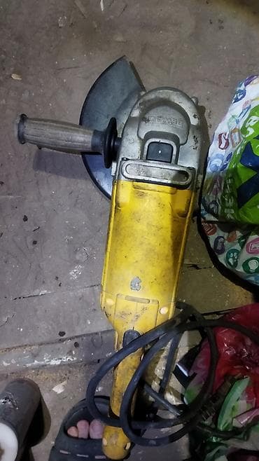 аренда шлифовальная машинка: Угловая шлифмашина (болгарка) DeWALT D28490-LIRU TYPE 05 - Мощность — 2