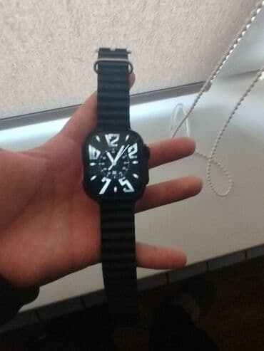 Apple Watch: Смарт-часы с квадратным корпусом и черным ремешком. Состояние — 4