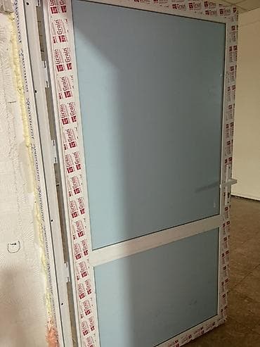 Пластиковые двери: ПВХ-дверь входная/межкомнатная из профиля Grain (оконные системы). - — 2