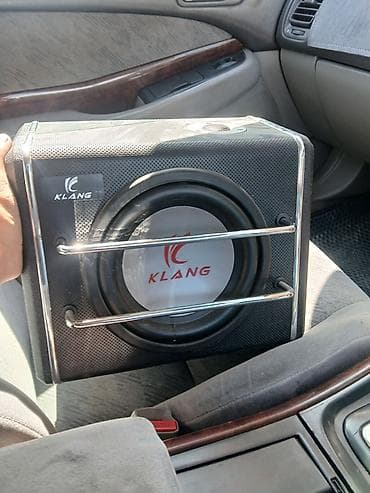 Автомобильный активный сабвуфер KLANG в корпусе. Особенности: -