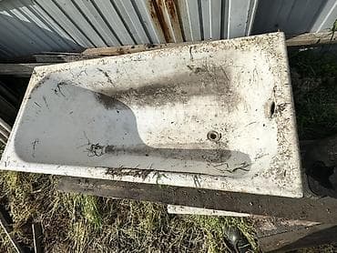 Чугунная ванна прямоугольная, классическая форма. - Материал: чугун с