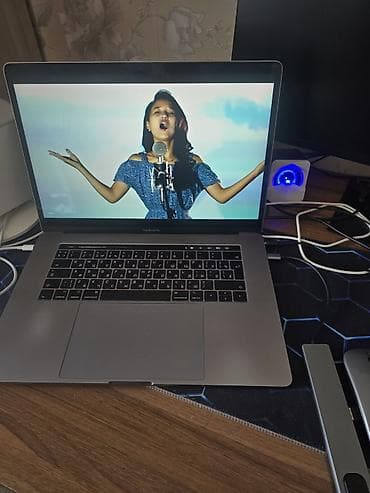 Apple MacBook Pro 16" (серия с Touch Bar) - Экран 16 дюймов Retina