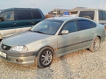 Toyota Avensis: 2002 г., 1.8 л, Механика, Бензин, Лифтбек