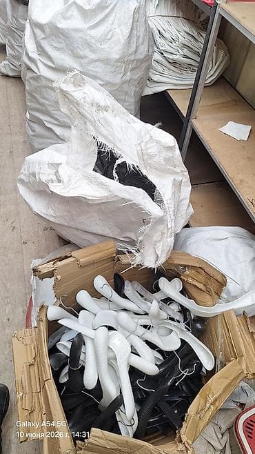 куплю чёрный металл: KG - Сoat hangers — 2