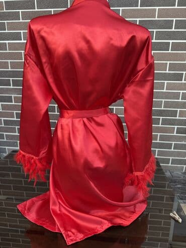 белая ночная сорочка: Шелковистый халат ярко‑красного цвета. Размер L - Материал: гладкая — 3