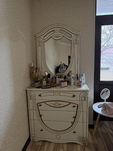 умывальник с тумбой в ванную: Спальный гарнитур в классическом стиле, цвет молочный с золотистым — 2