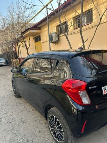 мотоцикл с автоматической коробкой передач: Chevrolet Spark: 2017 г., 1 л, Автомат, Бензин, Хетчбек — 3