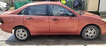 Ford Focus: 2000 г., 2 л, Механика, Бензин, Седан