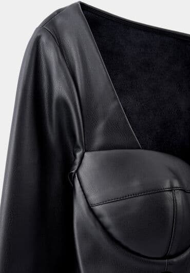 черное гипюровое платье с открытой спиной: Платье мини из искусственной кожи со стилизованным под бюстье вырезом — 4