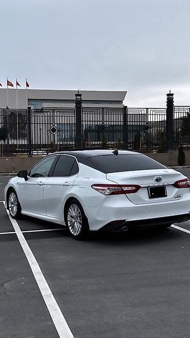 Toyota Camry: 2020 г., 2.5 л, Автомат, Гибрид, Седан — 5