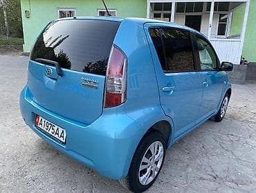 тез арада: Daihatsu Sirion: 2006 г., 1 л, Кол менен иштөөчү, Бензин, Хетчбек — 4