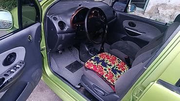 r17 225: Автомобиль компакт-класса хэтчбек, 5 дверей, зелёный цвет. Киргизские — 2