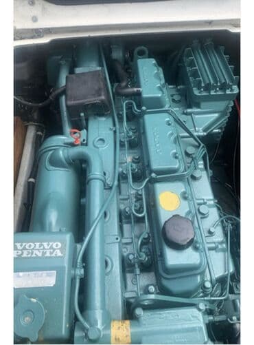 матор кайык: Моторная яхта-кабриолет (круизер) с закрытой рубкой и носовой палубой — 10