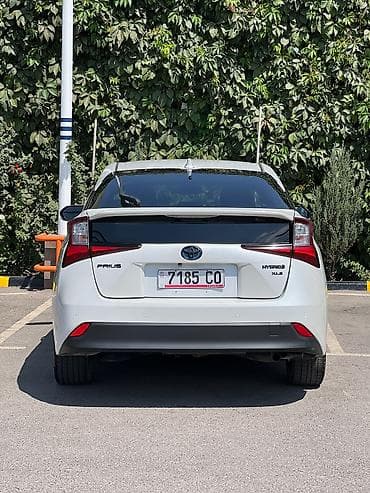 4runner 2017: Toyota Prius: 2020 г., 1.8 л, Вариатор, Гибрид, Седан — 4