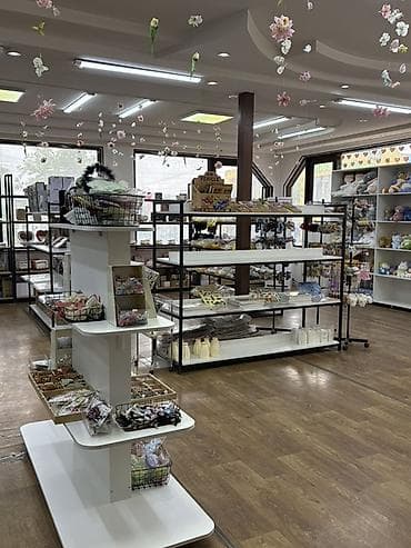 вешалка ош: Продаются массивные торговые полочки. Отличного качества, идеального — 4