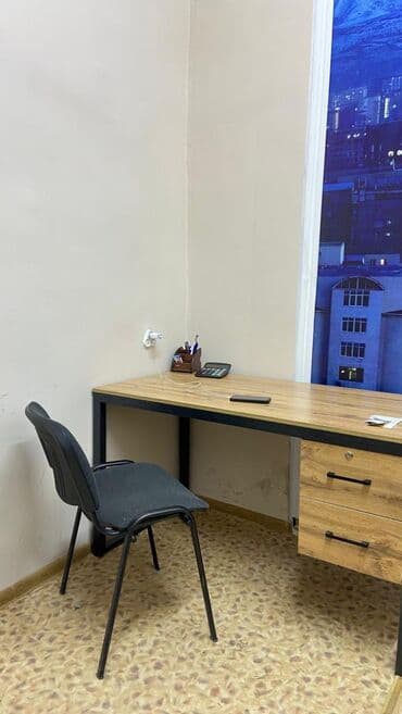 сниму дом посуточно: Сдаю Офис, 15 м², В жилом комплексе, С видом на горы, 1 линия, С оборудованием — 8