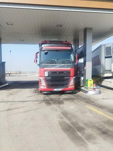 Тягач, Volvo, Тентованный — 5