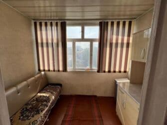 срочно продаётся 1 комнатная квартира в районе ошского рынка по улице молодая гвардия: 1 комната, 33 м², 104 серия, 3 этаж, Косметический ремонт — 10