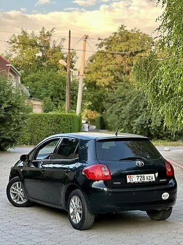 ключ от хонды: Toyota Auris: 2008 г., 2 л, Механика, Бензин, Хэтчбэк — 2