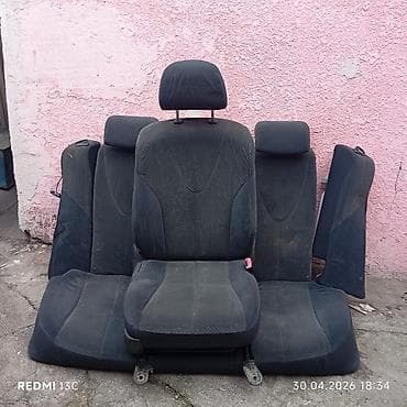 Сиденья: Комплект сидений, Ткань, текстиль, Toyota Б/у — 2