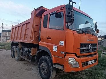 Dongfeng: Самосвал Dongfeng, оранжевый, колесная формула 6x4. Стальной кузов с — 2
